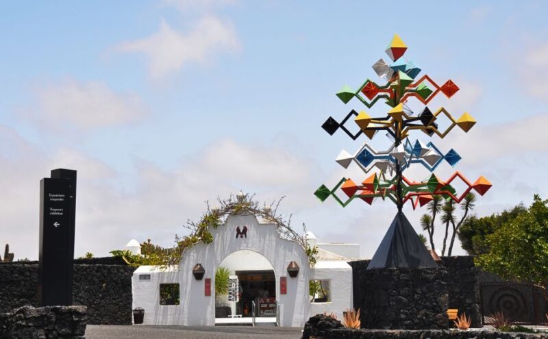 Teguise: Market and César Manrique Foundation Tour - Key Points