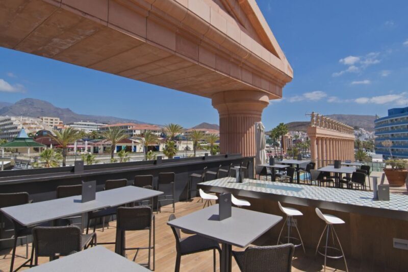 Tenerife: Hard Rock Cafe Set Menu Lunch or Dinner & Drink - Who Should Consider This Experience?