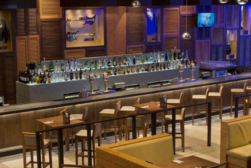 Tenerife: Hard Rock Cafe Set Menu Lunch or Dinner & Drink - The Sum Up