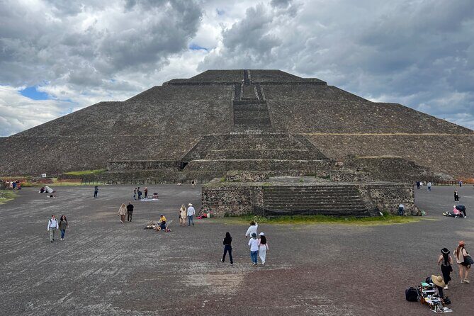 Teotihuacan and Basilica of Guadalupe Tour from Mexico City - Visiting Tlatelolco: Where Mexico’s Past Meets Its Present