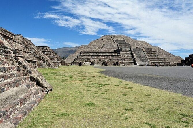 Teotihuacan, Basilica de Guadalupe and Tequila tasting - Exploring Mexico City with a Focused and Friendly Tour