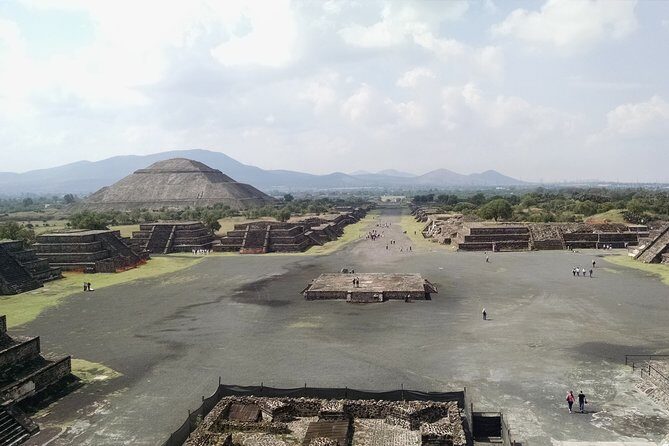 Teotihuacan pyramids from San Miguel de Allende - Key Points