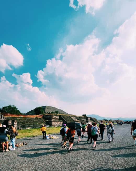 Teotihuacan VIP: Tour of the pyramids and Basilica of Guadalupe, tourist areas - Transport and Group Dynamics