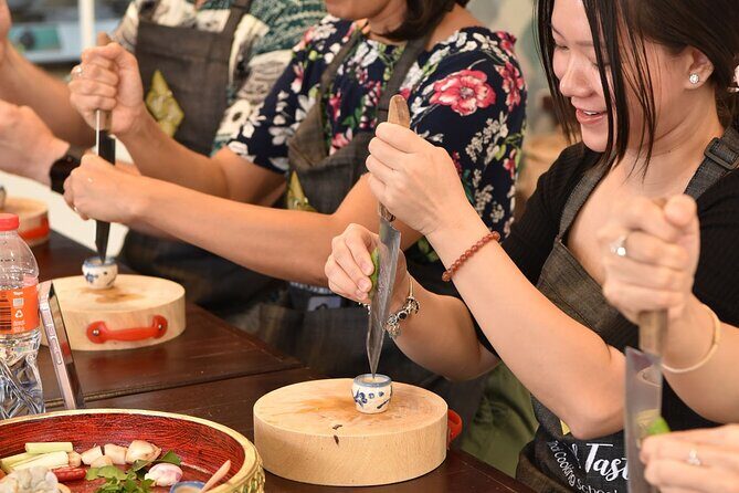 Thai Cooking Class with Market Tour in Sathon Bangkok - Authenticity and Expert Guidance: What Travelers Are Saying
