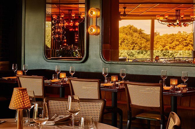 Thanksgiving Parade Indoor Viewing and Brunch Columbus Circle - FAQs