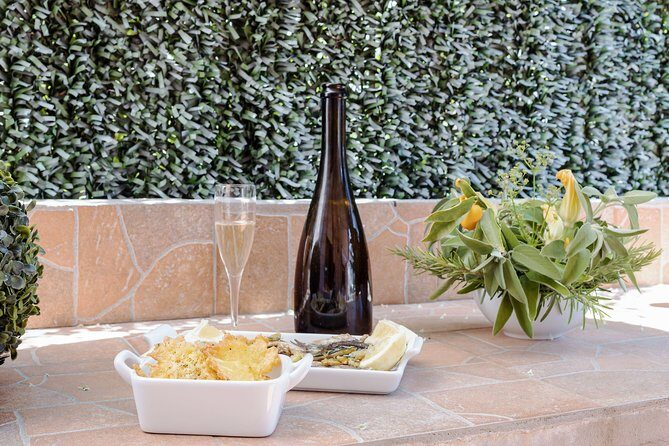 The art of the Italian Aperitivo with a local: Learn & Enjoy in Catania - Setting and Atmosphere