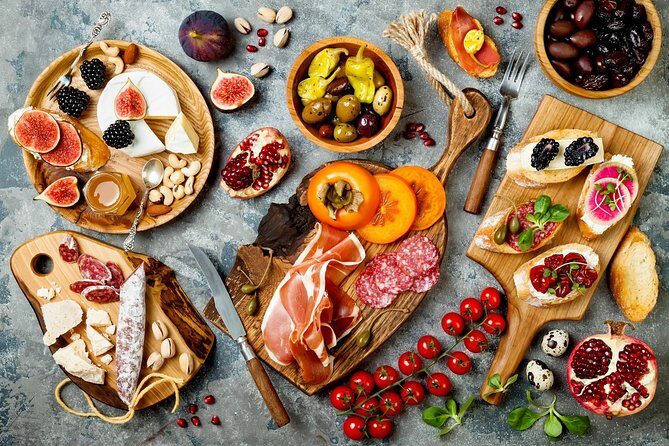 The art of the Italian Aperitivo with a local: Learn & Enjoy in Milan - Key Points