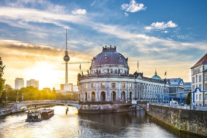 The Best Private Berlin Tour with a Car, Tour Guide and Pick up - A Deep Dive into the Private Berlin Tour Experience