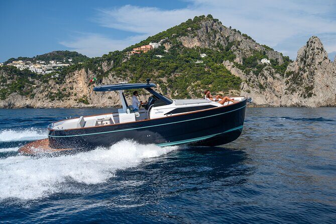The Blue Fever: Capri island day cruise - Key Points