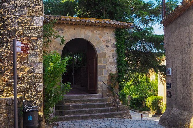 The Dalí Triangle & Cadaqués Day Trip from Girona - Who Should Consider This Tour?