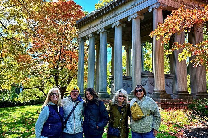 The Deep Pockets Of Graceland Cemetery Walking Tour - A Detailed Look at the Deep Pockets of Graceland Cemetery Walking Tour
