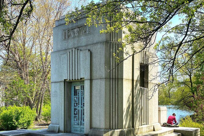 The Deep Pockets Of Graceland Cemetery Walking Tour - Final Thoughts