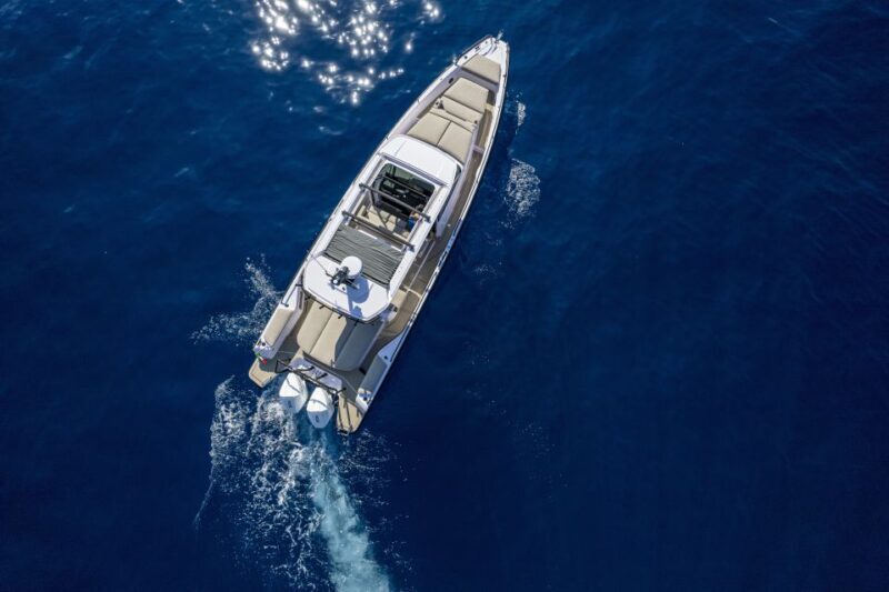 The Fastest All Inclusive Private Motor Yacht in Santorini - Key Points