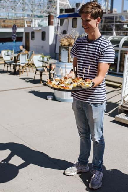 The Foodie Tour - The Experience: What It’s Like