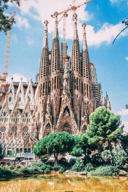 The Genuis of Gaudi & Modernist Architects - Exploring the Genius of Gaudí & Modernist Architects in Barcelona