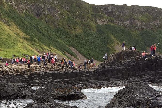 The Giant's Causeway, Dunluce Castel and Belfast - Spanish guide - Exploring the Highlights of the Tour