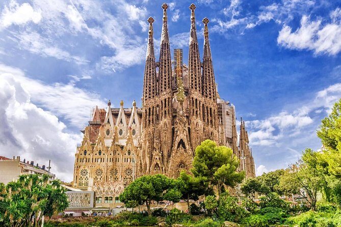 The Glorious Gaudi (Small group): Sagrada Familia & Park Guell - FAQ