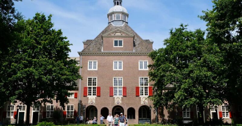 The Hague: Courtyard Walking Tour - The Hague: Courtyard Walking Tour