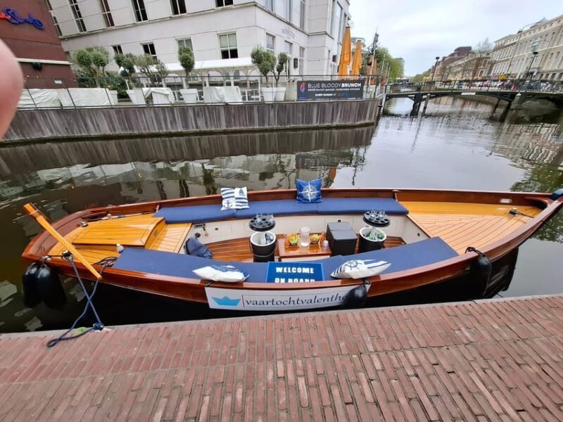 The Hague: Private Boattour up to 10 persons - A detailed look at the experience