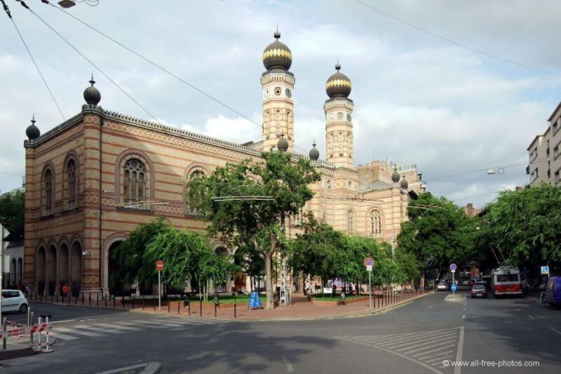 The Heart of Budapest: An easy-to-do Private Walking Tour - Key Points