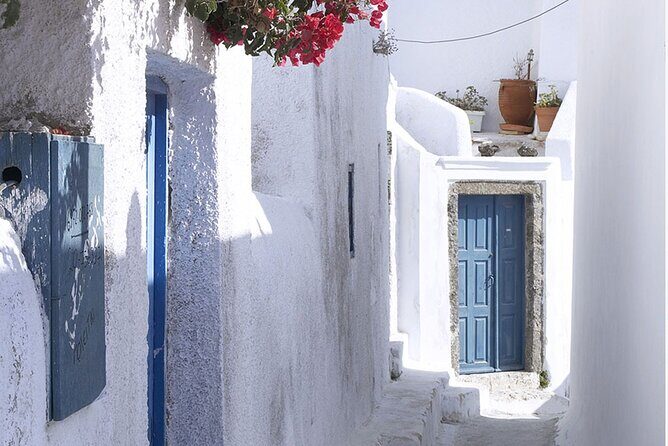 The Highlights of Santorini on a Mini Bus Daily Sunset Tour - The Itinerary in Detail