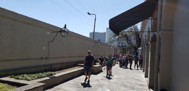 The Local's Guide to the French Quarter Tour - Key Points