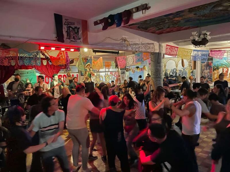 THE MEXICO CITY PUB CRAWL: A real chilango night - What You Can Expect at Each Venue