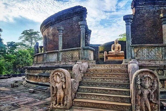 The Most Recommended Round Tour in Sri Lanka - The Sigiriya Fortress: Ancient Wonder