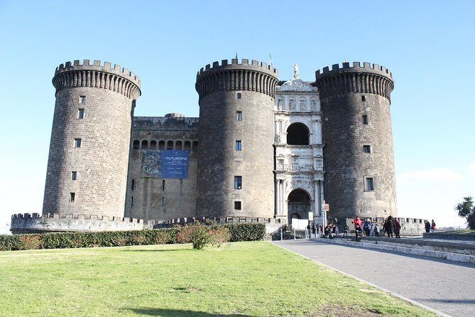 The Origins Of Naples. Unique private tour of the monumental area - Analyzing the Value