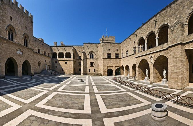The Palace of the Grand Master E-Ticket with Audio Tour - A Closer Look at the Palace and Its Surroundings