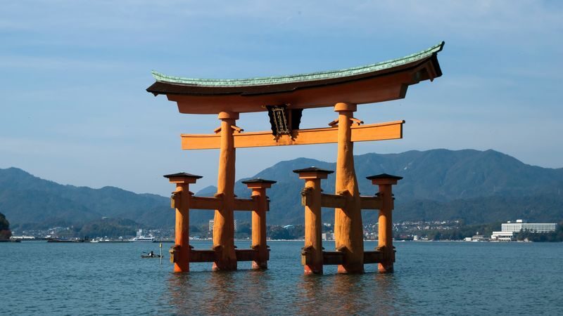 The Peace Memorial to Miyajima: Icons of Peace and Beauty - The day at a glance