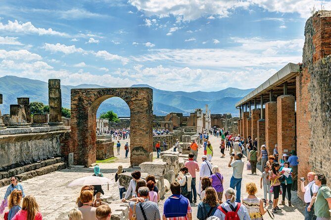 The real life in the old Pompeii tour with Archaelogical Guide All Inclusive - The Experience in Detail: What You’ll See and Feel