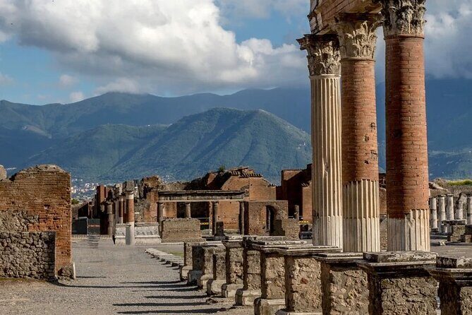 The Rise, Fall, and Rediscovery of Pompeii: A Self-Guided Tour - Key Points