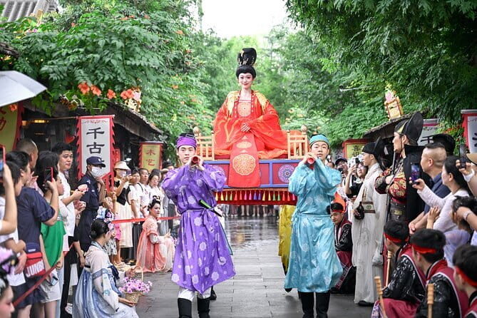 The Romantic Show of Xi'an Cultural Show With Transportation - Who Will Love This Show?