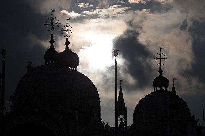 The sacred meets the prophane (free tour to Murano included) - PRIVATE - Key Points