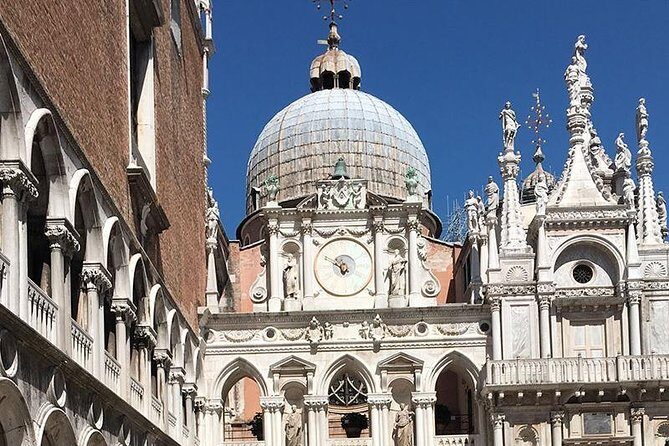The sacred meets the prophane (free tour to Murano included) - PRIVATE - A Deep Dive into the Experience