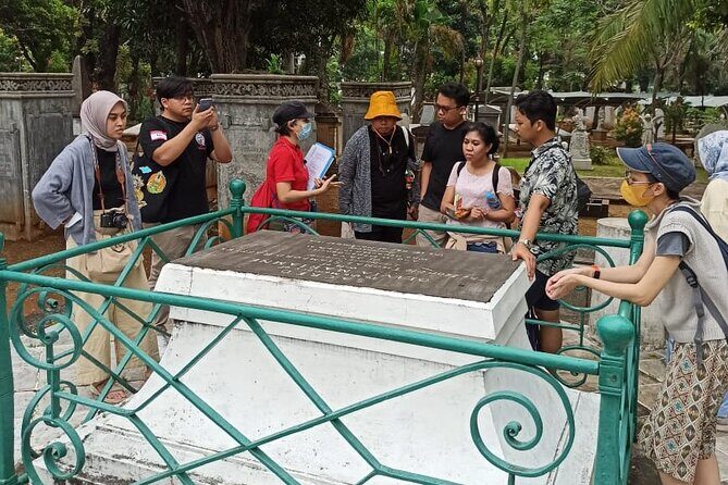 The Secret Society of Batavia - Walking Tour - Authentic Experiences and Authentic Insights