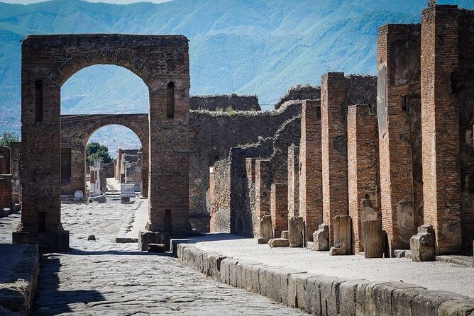 the splendour of Pompeii ruins with pompeii guide - Key Points