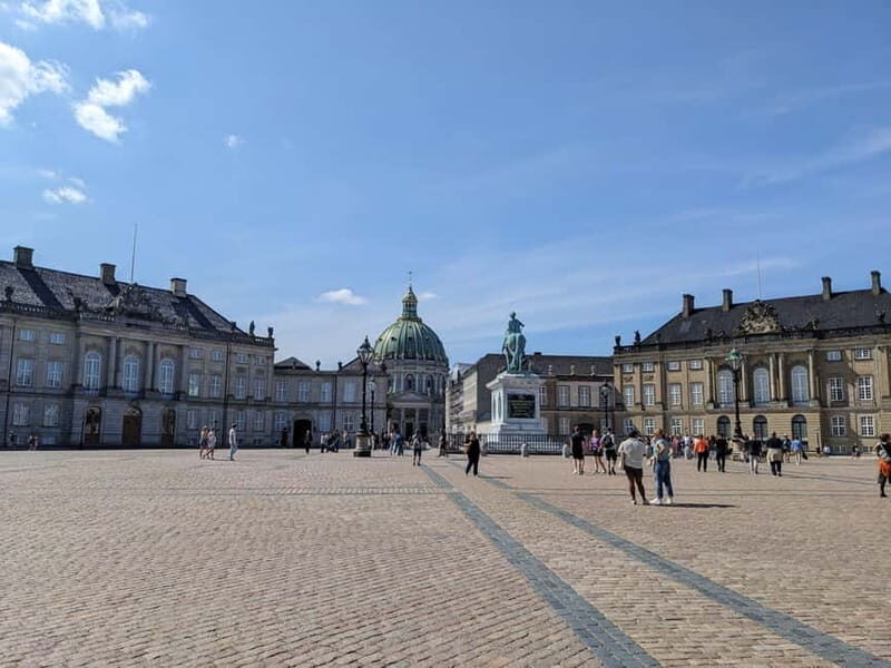 The waterfront - Guided tour of Copenhagen along the waterfront in French - A Detailed Look at the Waterfront Tour in Copenhagen