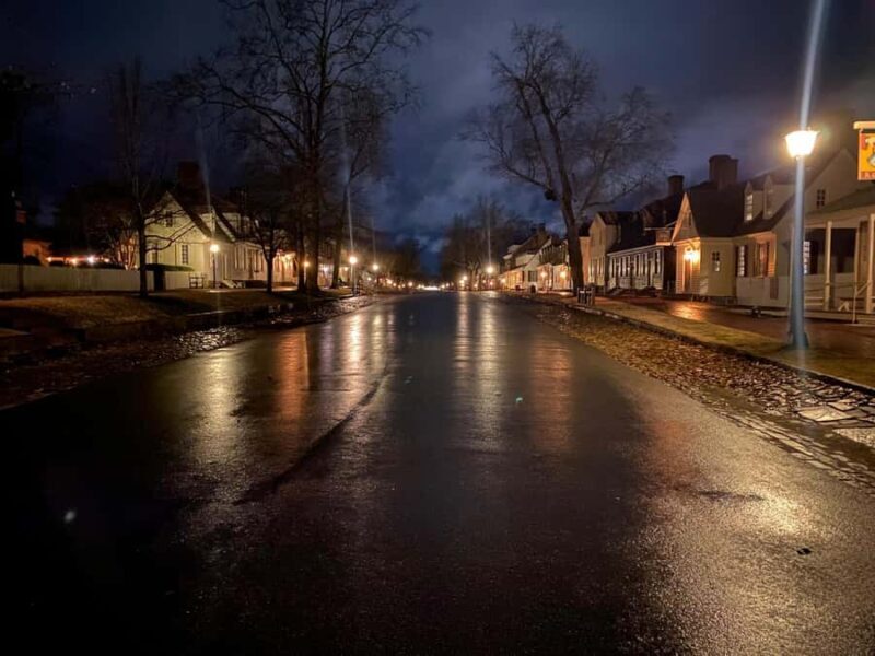 The Williamsburg Spirits of Christmas Past Ghost Tour - A Closer Look at the Williamsburg Spirits of Christmas Past Ghost Tour