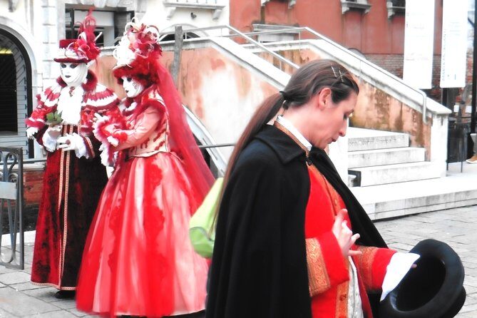 Theatrical Walking Carnival Show & Casanova's Secrets - In-Depth Review of the Theatrical Walking Carnival Show & Casanova’s Secrets