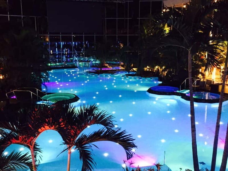 Therme:Spa Day at the biggest oasis of RelaxationBucharest - Who Will Enjoy This Tour?
