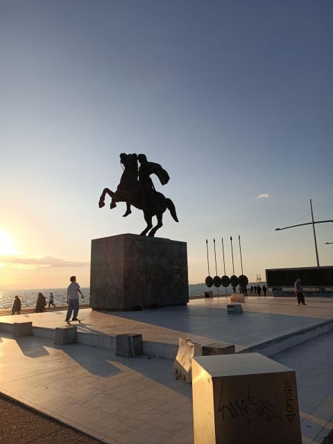 Thessaloniki: Wellness Sunset walking tour by the sea! - Visiting the Landmarks: Alexander the Great & the Umbrellas