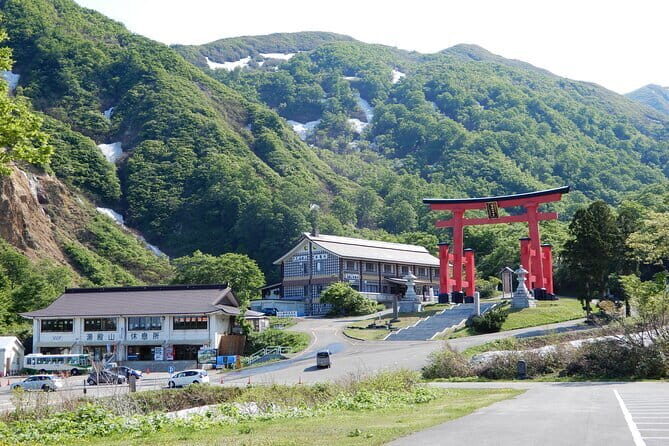 Three Mountains of Dewa staying at Mt. Yudonosan Sanrojo lodge - Exploring the Three Mountains of Dewa