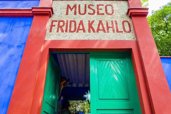 Tickets to the Frida Kahlo Museum - Exploring the Frida Kahlo Museum (The Blue House)