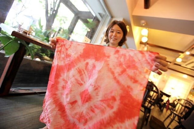 Tie-Dyeing Workshop by Yu Kobo Osaka Umeda - Making a keepsake in Umeda