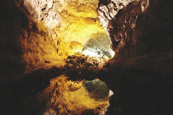 Timanfaya and Cueva de los Verdes - An In-Depth Look at the Lanzarote Highlights