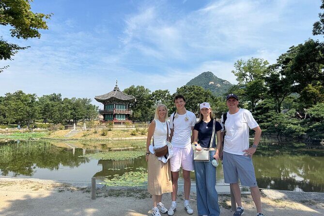 Time Travel in Seoul: Gyeongbokgung Palace, Folk Museum & Bukchon - Exploring Seoul’s Heritage: A Detailed Review