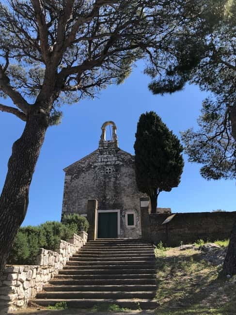 Tisno: Tour of the town with churches and palaces - The Value of This Tour