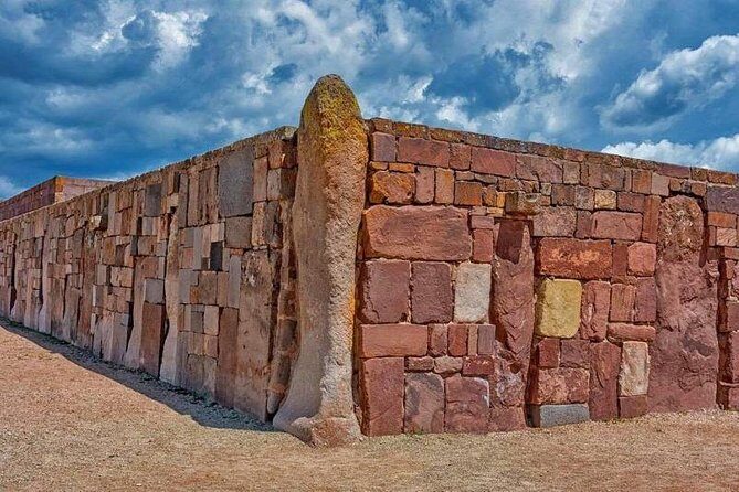 TIWANAKU RUINS. Spiritual & Political Centre - Tiwanaku Culture. - Key Points